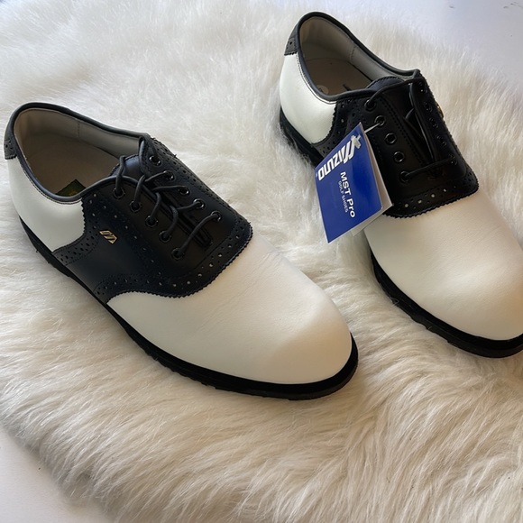 CLOSEOUT SALE!!! Mizuno Men’s MST Pro 9524 Saddle Shoe Golf Shoe - Black & White - Picture 3 of 5